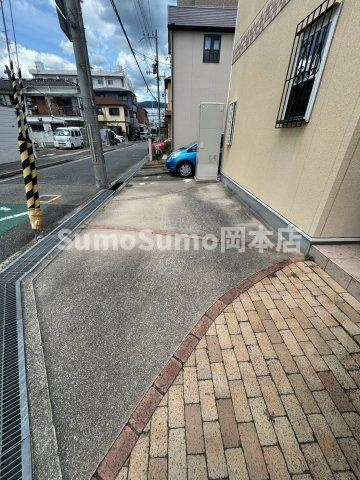 芦屋市大東町貸家の駐車場|駐車スペースもあります