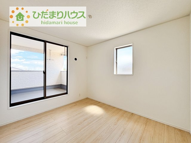 【洋室】 | 常総市本石下第12　新築戸建　8号棟 | 窓が多く、明るい空間を演出してくれます(*^^*)