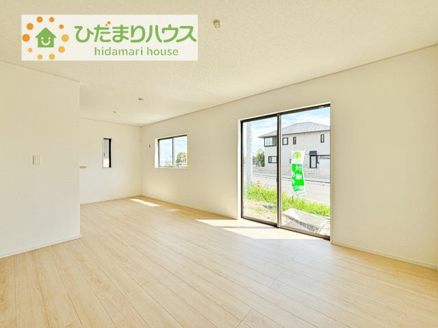 【居間・リビング】 | 常総市本石下第12　新築戸建　8号棟 | お子様が元気に遊べる広々としたリビングです！