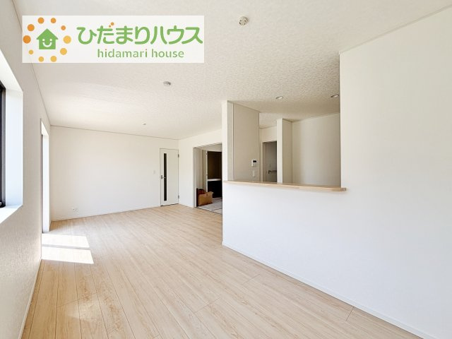 【居間・リビング】 | 常総市本石下第12　新築戸建　8号棟 | 早くお仕事終わらせて、家に帰りたくなるようなリビングです(^^♪