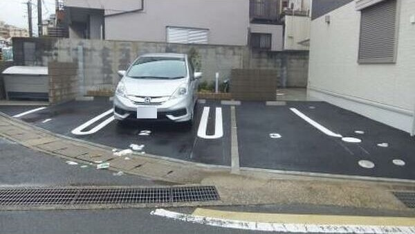 カーサフェリーチェIIの駐車場