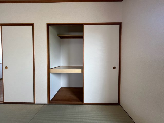 小束山2丁目貸家の収納|こまごまとしたものを収納できそうですね