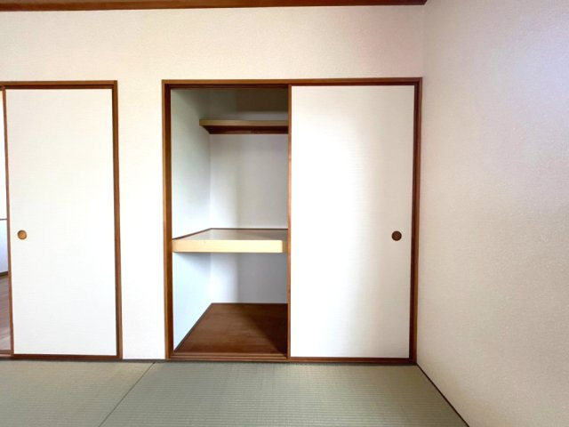 小束山2丁目貸家の収納|こまごまとしたものを収納できそうですね