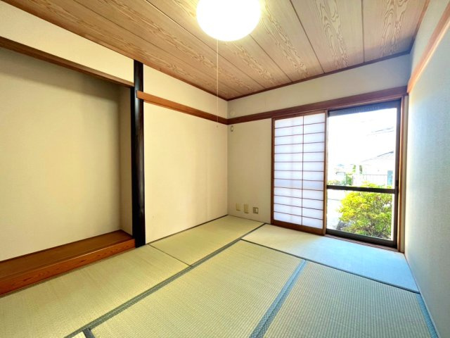 小束山2丁目貸家の和室|来客時にも便利な和室付き(2F)