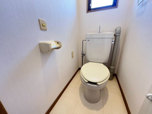 小束山2丁目貸家のトイレ|清潔感のあるトイレです(1F)