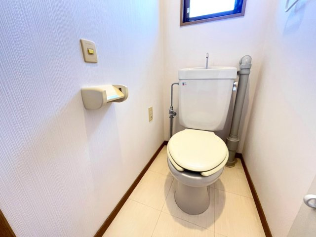 小束山2丁目貸家のトイレ|清潔感のあるトイレです(1F)