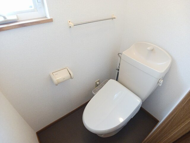 ヴェルドミールⅠのトイレ|ゆったりとした空間のトイレです