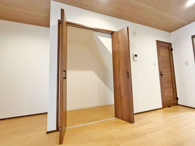 京都市北区衣笠高橋町中古戸建の収納|2階洋室5.3帖