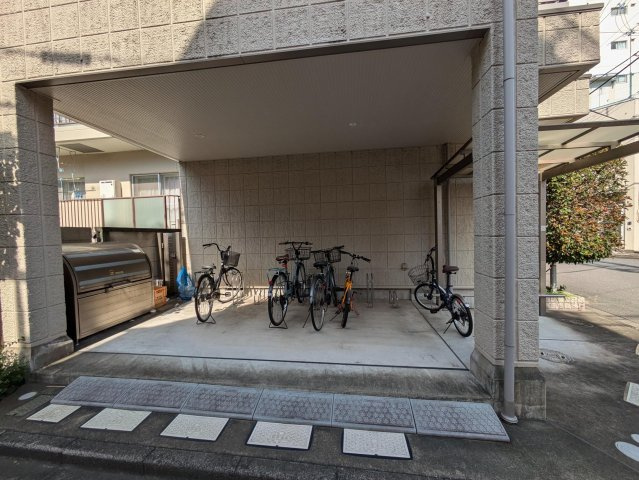 ベルデ東府中の駐車場