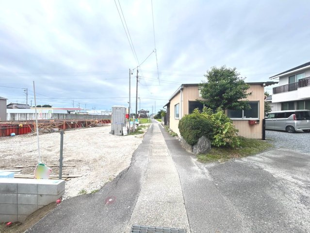 クワイエ　一宮市瀬部第1　全3区画分譲の前面道路含む現地写真|「現地（2026年9月6日）撮影」　
■前面道路　
■ヤマダ不動産　株式会社リライフ