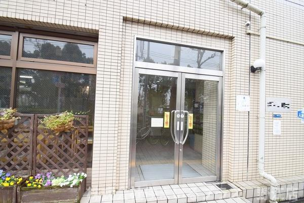 メゾン城北のエントランス