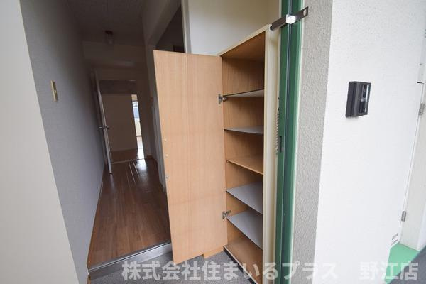 メゾン城北の玄関