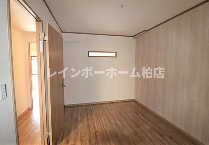 仲介手数料（賃料の1.10ヵ月）の50％OFF対象物件！の洋室|広々とした洋室です