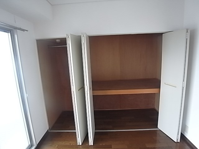 尼崎市東難波町５丁目の賃貸マンションの収納