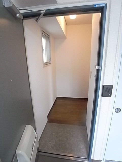 尼崎市東難波町５丁目の賃貸マンションの玄関