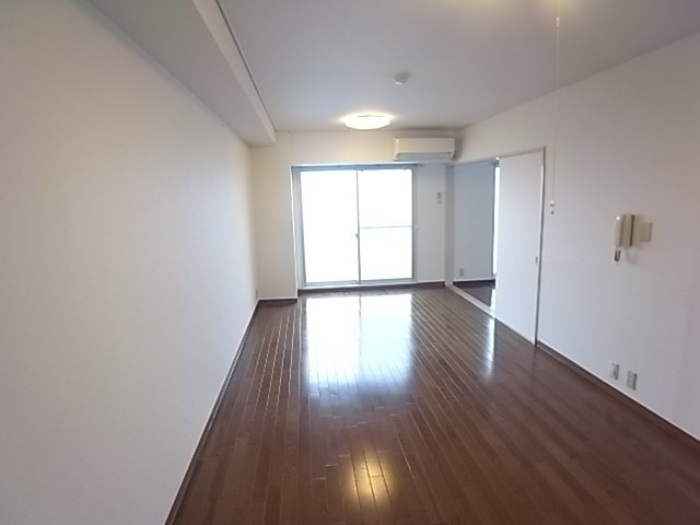 尼崎市東難波町５丁目の賃貸マンションの居間・リビング