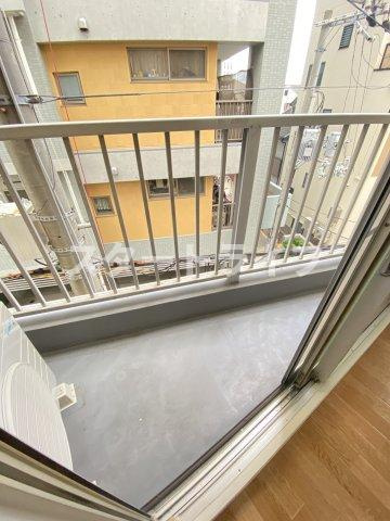 大阪市淀川区十三東１丁目の賃貸マンションのバルコニー