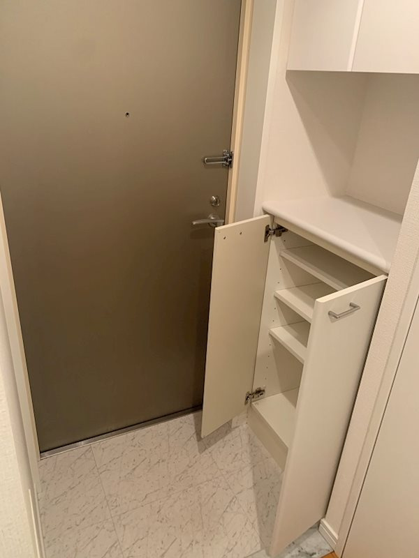 新品家具付きマンション若林3(KaGood東京)の玄関