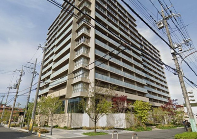 【外観】 | ウエリス茨木 | ■敷地隣接に大型提供公園があります。