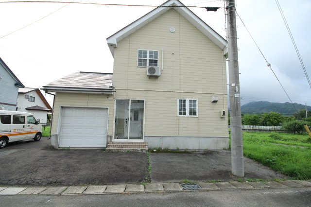 米沢市大字舘山　二階建て中古住宅