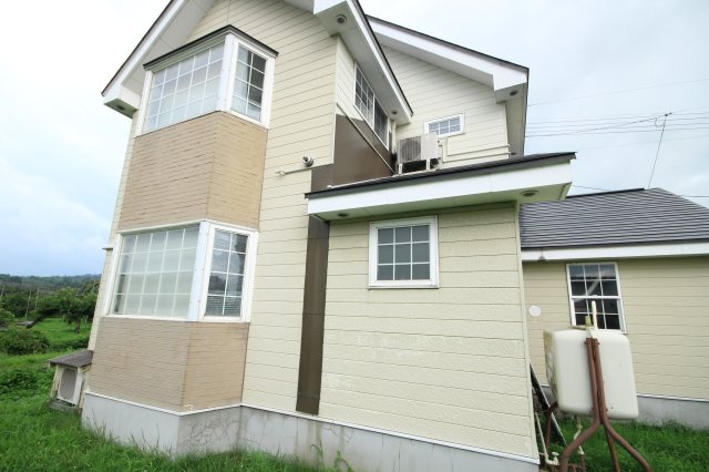 米沢市大字舘山　二階建て中古住宅の外観