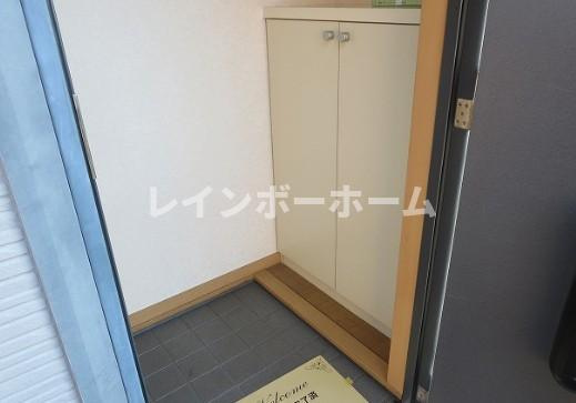 ウィステリアの玄関