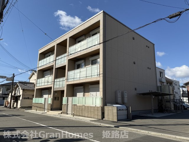 シャーメゾン　姫路Rの外観