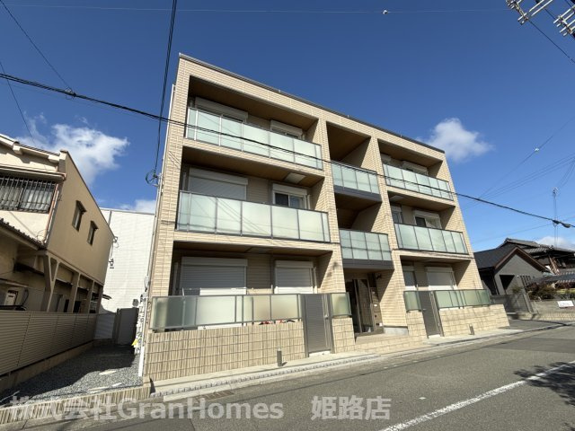 シャーメゾン　姫路Rの外観