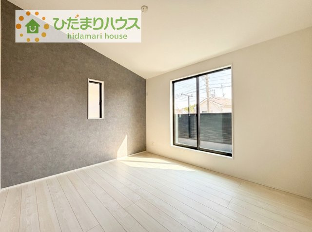 【寝室】 | 取手市白山8期　新築戸建 | バルコニーに面していて、たっぷり光りの入る明るい主寝室です！
