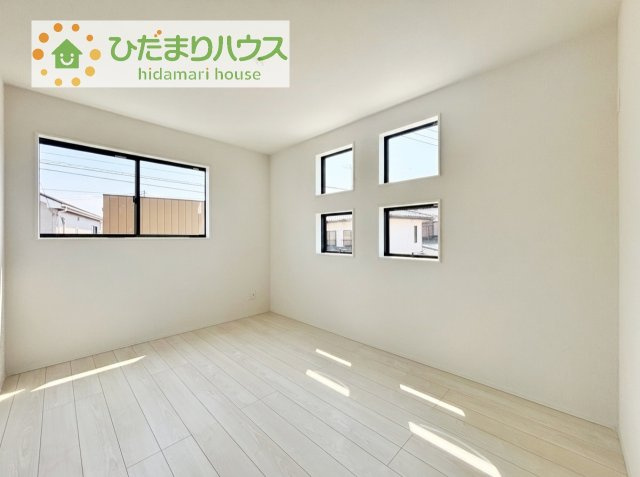 【洋室】 | 取手市白山8期　新築戸建 | 窓が多く、明るい空間を演出してくれます(*^^*)