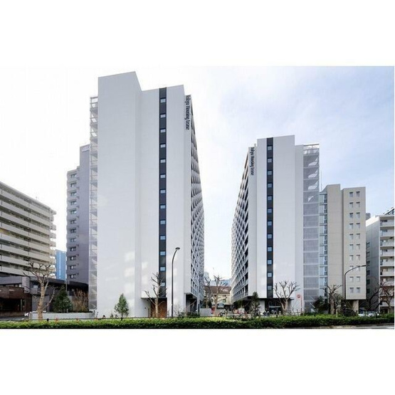 【外観】 | LIBR GRANT 西新宿WEST | 鉄筋コンクリート造のがっちりとした建物。