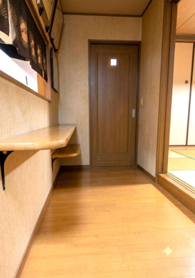 【居間・リビング】 | 500万円大幅値下げ！茨木市竹橋町　中古戸建 | ■13.5帖リビング
【注釈】AI加工により家具等を消去した画像です。