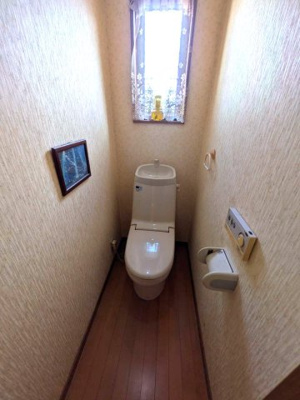 【トイレ】 | 茨木市竹橋町　中古戸建 | ■トイレが2箇所あり便利です。