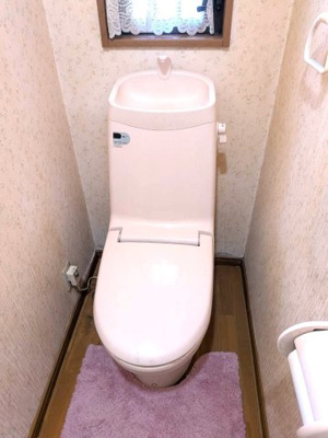 【トイレ】 | 茨木市竹橋町　中古戸建 | ■トイレが2箇所あり便利です。