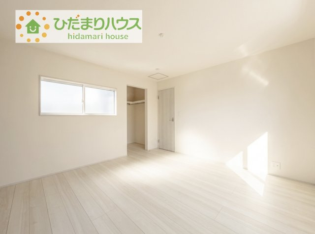 【寝室】 | 牛久市さくら台1丁目5期　新築戸建 | 大きなベッドを置いても余裕の広さの主寝室♪