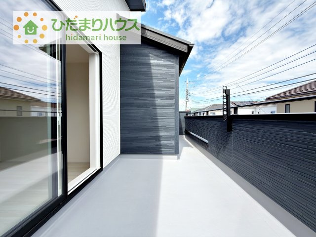 【バルコニー】 | 牛久市さくら台1丁目5期　新築戸建 | 広々としたバルコニー。お洗濯物もぜーんぶ干せちゃいます！！