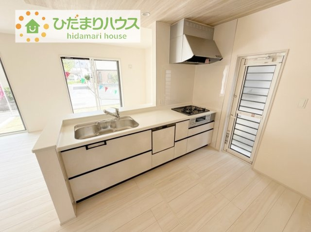 【キッチン】 | 牛久市さくら台1丁目5期　新築戸建 | 料理をしながらでも、ご家族との会話を楽しめる対面式キッチン♪