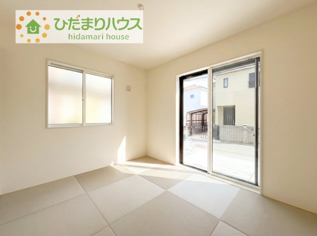 【和室】 | 牛久市さくら台1丁目5期　新築戸建 | リビング横には、お子様の遊び場にもなる和室が隣接。小さなお子さまにはフローリングよりもやわらかい畳の方が安心です♪