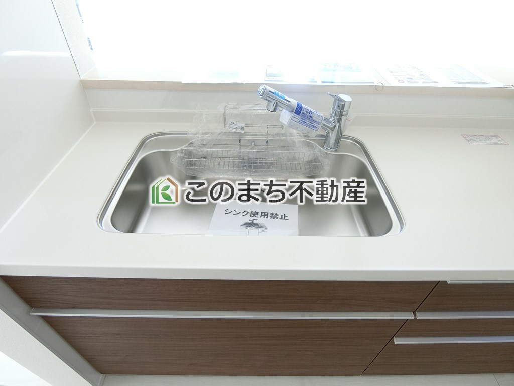 リナージュ大田原市新富町1期のキッチン|同社施工物件の写真です。※建具やフローリング、その他仕様が違う場合がございます。