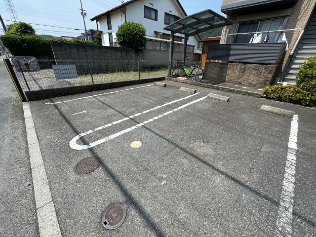 ヴィラージュ西庄 Ｂ棟の駐車場