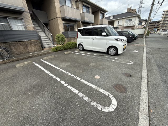 ヴィラージュ西庄 Ｂ棟の駐車場