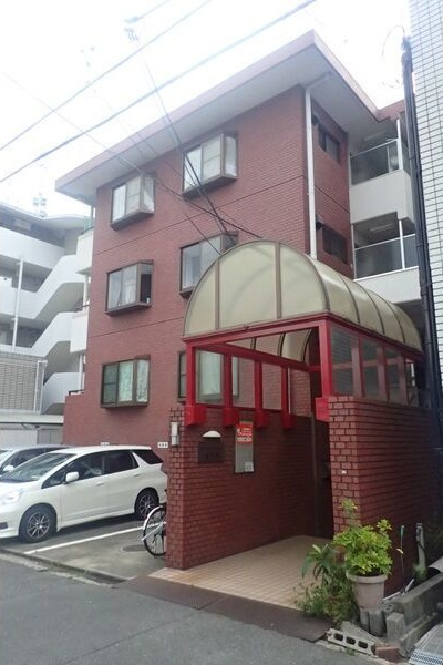 トリプルステーション菱屋西の外観
