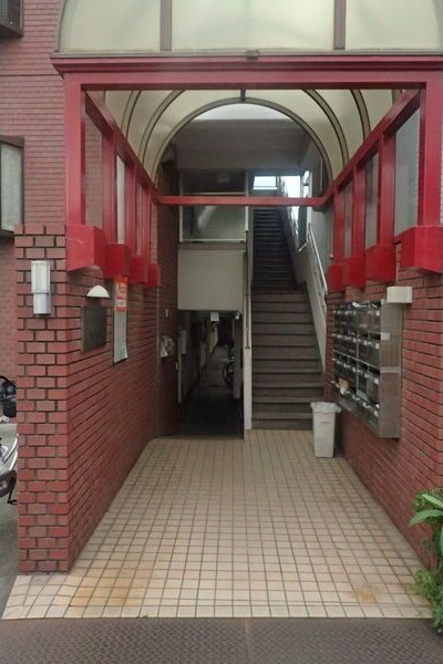 トリプルステーション菱屋西のエントランス