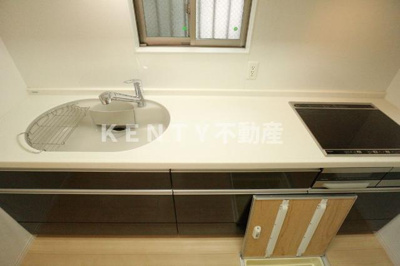 【キッチン】 | 大田区田園調布１丁目住宅 | コンパクトなキッチンで掃除もラクラク