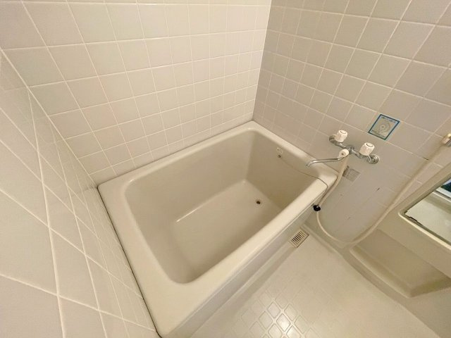グロリアス北大阪の浴室