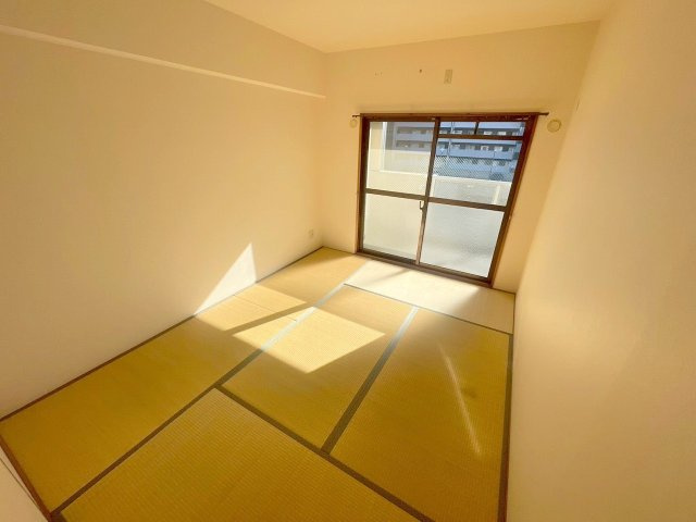 グロリアス北大阪の和室