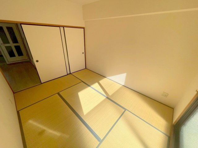 グロリアス北大阪の和室