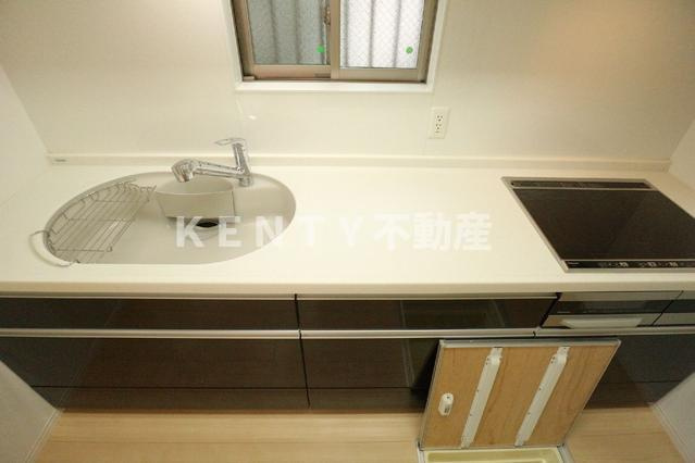 【キッチン】 | 大田区田園調布１丁目住宅 | コンパクトなキッチンで掃除もラクラク