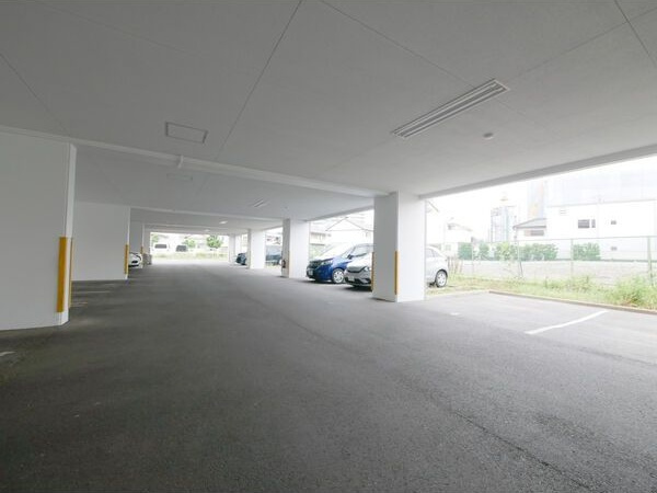 ソシア楠乃木藤が丘の駐車場