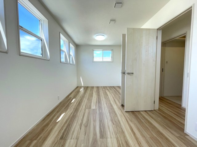 岡山市中区藤原西町　戸建ての洋室|2階洋室です。間仕切りをすれば、居室に変更可能です。(4.5帖)